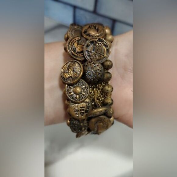 Antique Gold metal Charm mesh Bracelet - Picture 9 of 9